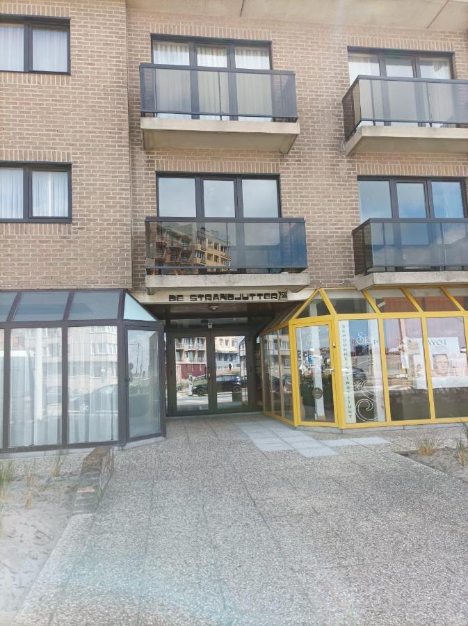 Frontaal Zeezicht In Appartement De Strandjutter Oostende Exteriör bild