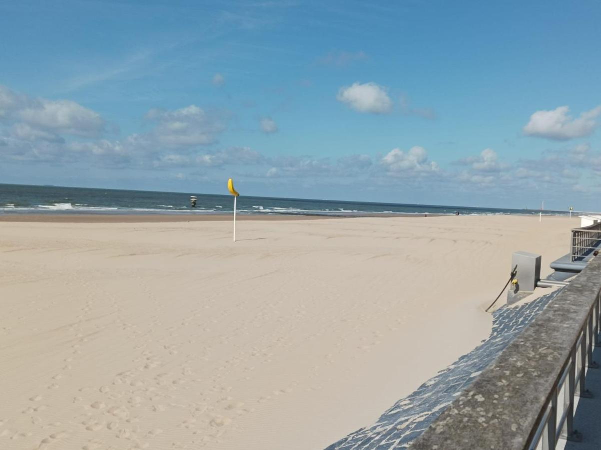 Frontaal Zeezicht In Appartement De Strandjutter Oostende Exteriör bild