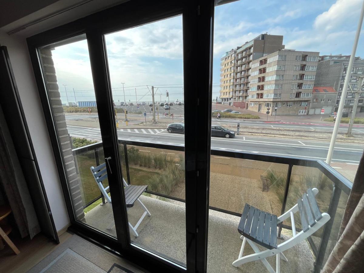 Frontaal Zeezicht In Appartement De Strandjutter Oostende Exteriör bild